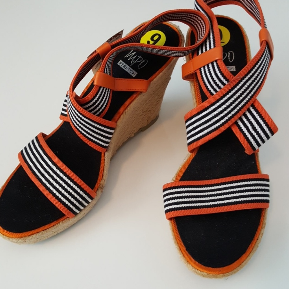 Classic wedge sandals